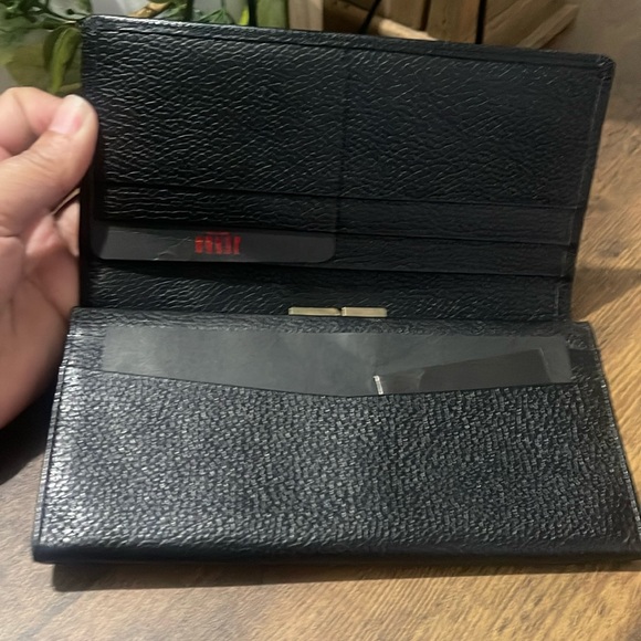 Junko wallet 

Elegant Black Leather - Picture 4 of 7